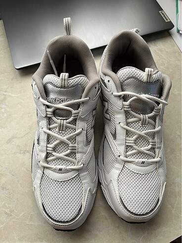 New Balance 408