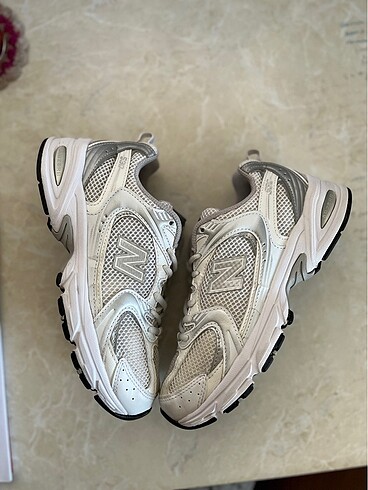 37 Beden beyaz Renk New Balance 530