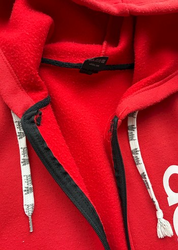 Kırmızı Kapüşonlu Adidas Yelek - Görsel 3