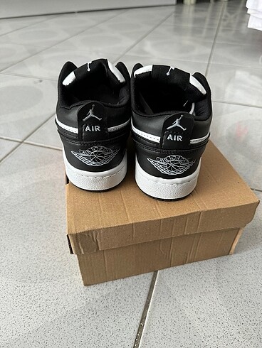 37 Beden beyaz Renk nike air jordan