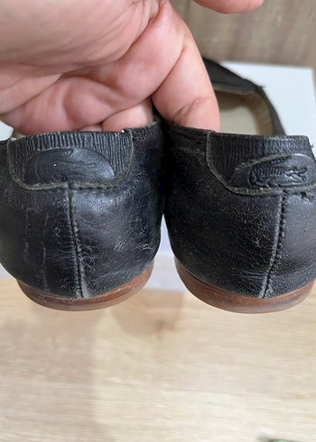 Lacoste Siyah Deri Püsküllü Kadın Babet