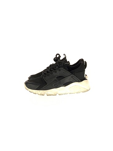 Nike Spor Ayakkabı %70 İndirimli.