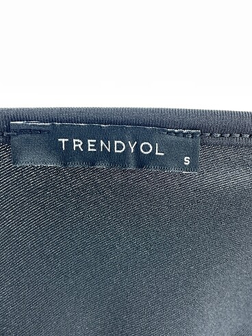 l Beden siyah Renk Trendyol & Milla Bluz %70 İndirimli.