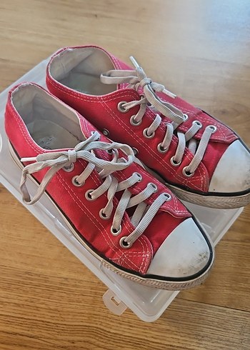 manuka kırmızı converse