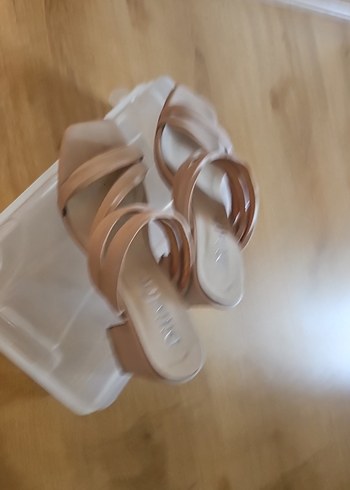 37 Beden Bej Topuklu Minimalist Kadın Terlik