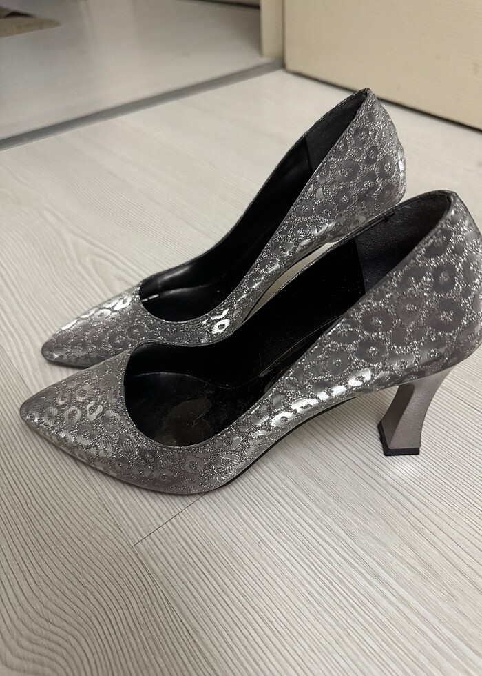 Gri simli ayakkabı - Görsel 3