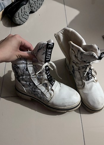 Polaris Beyaz Bağcıklı Yüksek Topuklu Street Style Bot