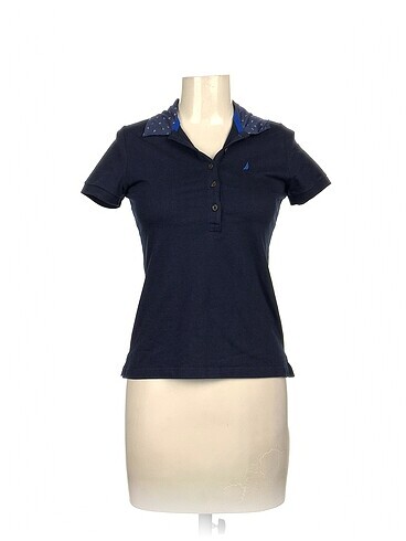 Nautica T-shirt %70 İndirimli.