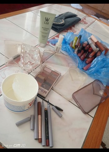 Beyaz Makyaj ve Cilt Bakım Ürünleri Seti - Görsel 2