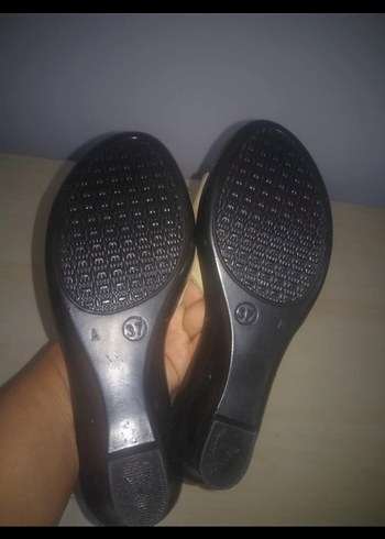 Beyaz Tokalı Kadın Dolgu Topuk Terlik - Görsel 2