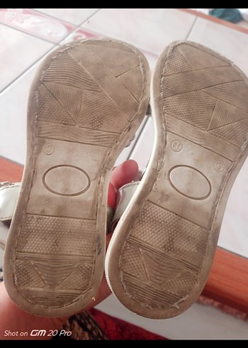 Kız Çocukları İçin Beyaz Parlak Tokalı Terlik - Görsel 3