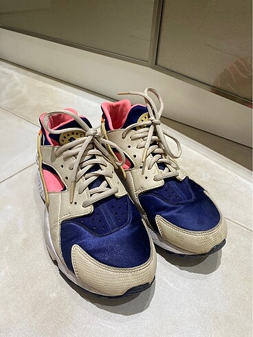 NIKE AIR HUARACHE