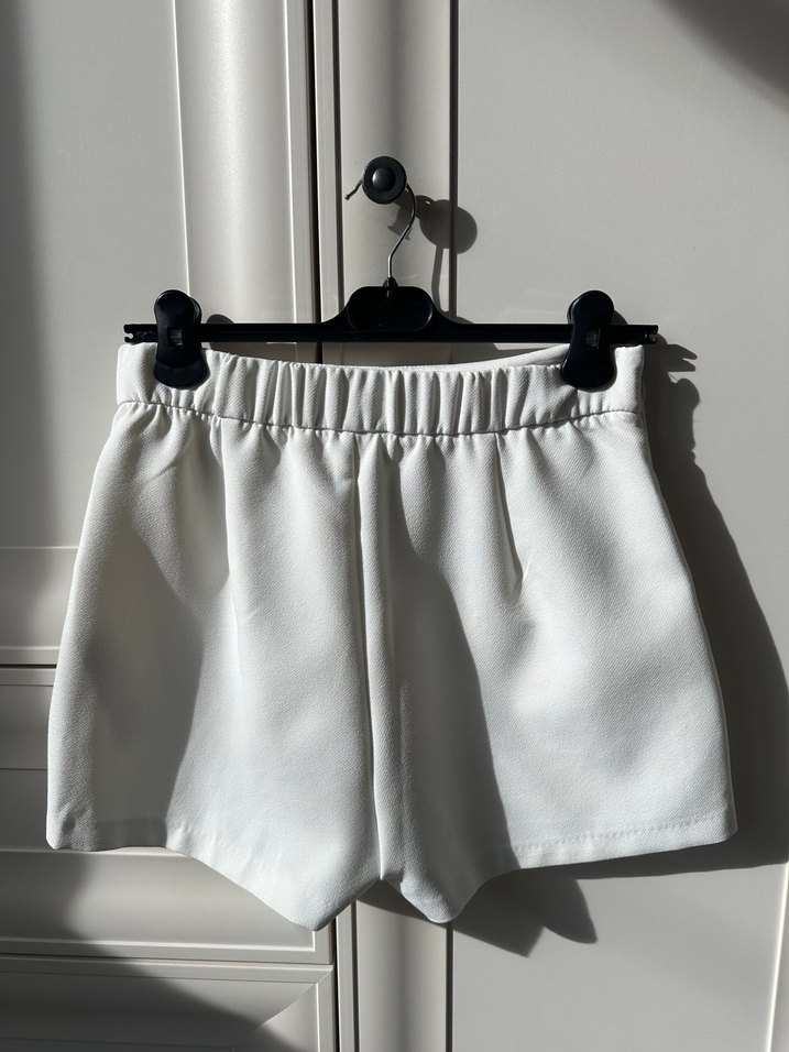 Yanı tokalı şort etek - Görsel 2