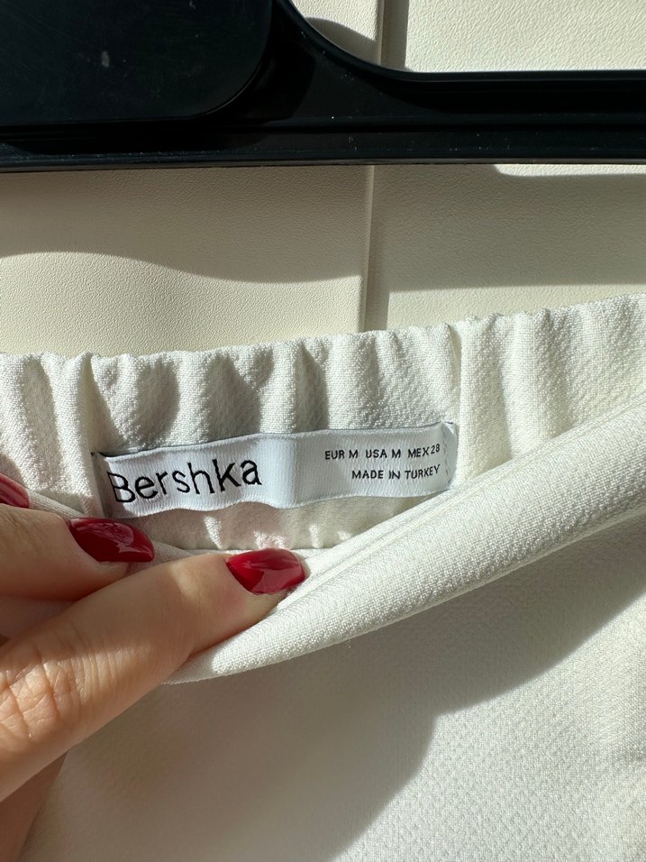 Yanı tokalı şort etek - Görsel 3