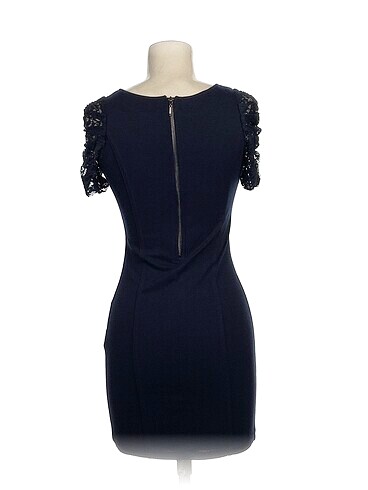36 Beden PreLoved Kısa Elbise %70 İndirimli.