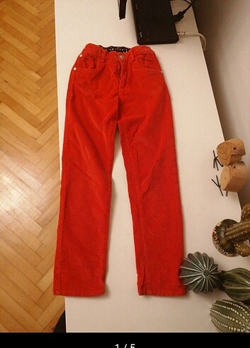 Kırmızı kadife pantalon