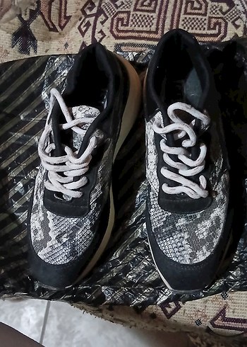 Kadın Gri Yılan Desenli Platform Spor Ayakkabı - Görsel 3