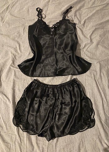 Siyah Saten Mini Kadın Pijama Takımı