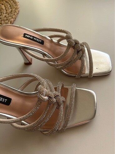 Nine West gümüş topuklu terlik