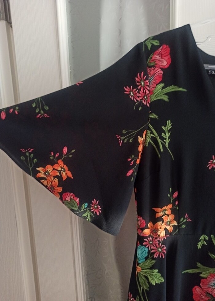 Bayan çiçekli elbise  - Görsel 4