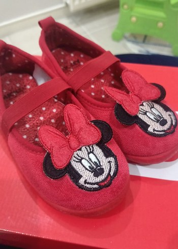 Kız Çocuk Kırmızı Minnie Nakışlı Ev Terliği