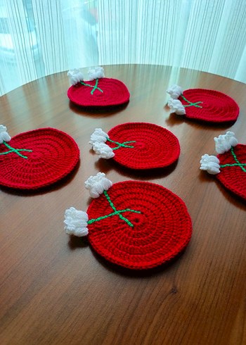 Kırmızı Çiçekli Örgü Bardak Altlıkları - Görsel 2