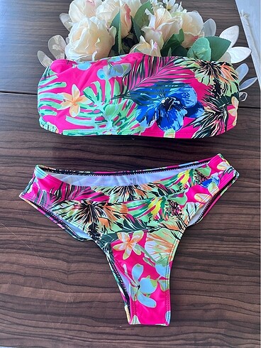 Diğer Askısız Bikini Takımı