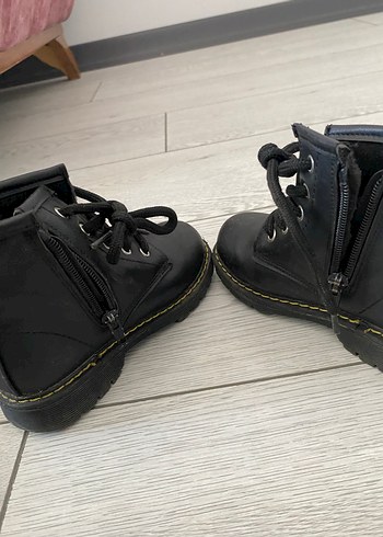 26 Beden siyah Renk Erkek Çocuk Siyah Nakışlı Botlar