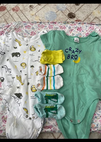 Düğmeli Kısa Kollu Bebek Bodyleri - Görsel 2