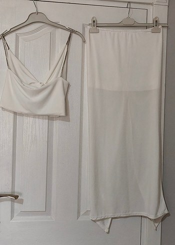 Taş askılı crop top ve büzgü detay astarlı etek takım - Görsel 7