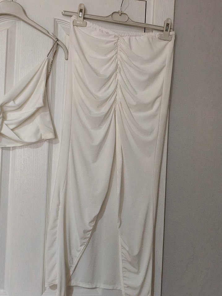 Taş askılı crop top ve büzgü detay astarlı etek takım - Görsel 5