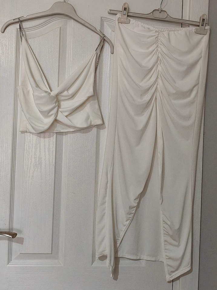 Taş askılı crop top ve büzgü detay astarlı etek takım - Görsel 2