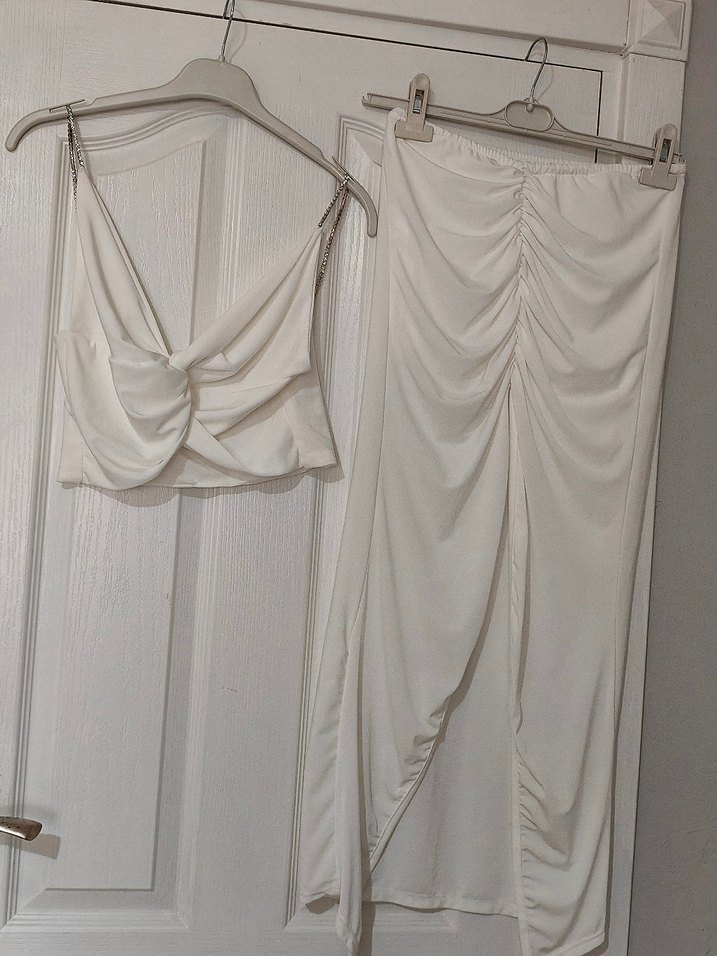 Taş askılı crop top ve büzgü detay astarlı etek takım - Görsel 3