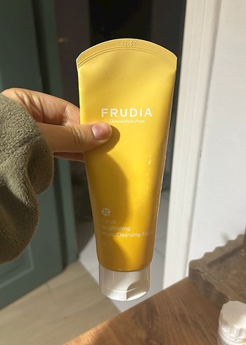 Frudia Citrus Aydınlatıcı Yüz Temizleme Köpüğü - Görsel 3