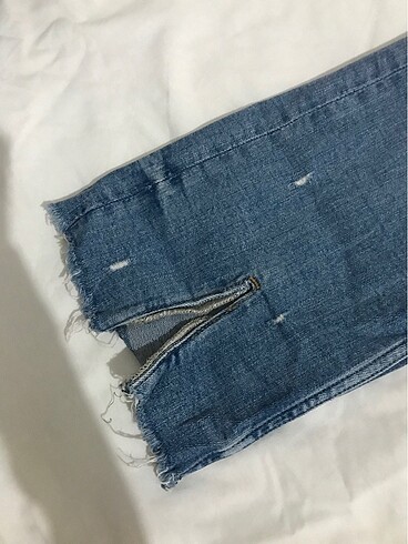 Mavi Jeans Yırtmaçlı pantolon L-Xl bedene uyumludur