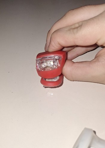 Kırmızı Renkli Mum ve Mumluk - Görsel 3