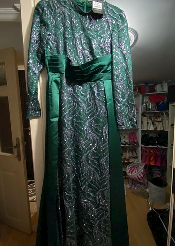 Yılan Desenli Uzun Yeşil Abiye Elbise - Görsel 2