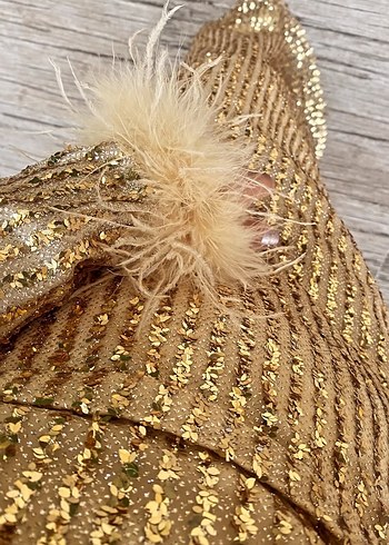 Uzun Kollu, Yüksek Yakalı Altın Renkli Abiye Elbise - Görsel 2