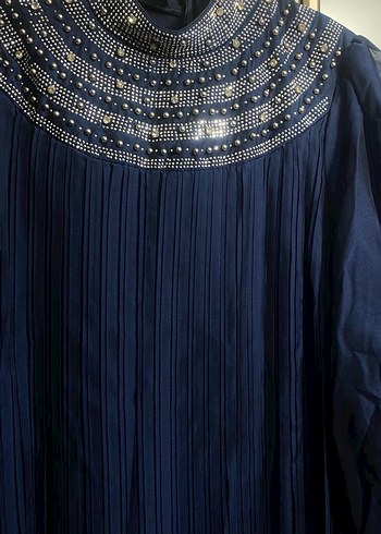 Uzun Kollu Lacivert İşlemeli Kadın Abiye - Görsel 2