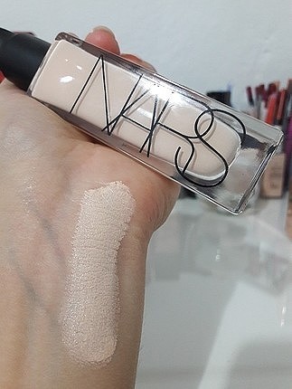 universal Beden Nars Copacabana Illuminator Aydınlatıcı ve Fondöten Oslo Rengi