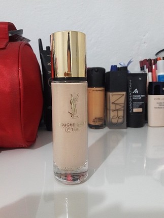 Yves Saint Laurent Touche Eclat Fondöten B30 Rengi