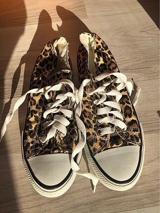 Leopar desenle converse