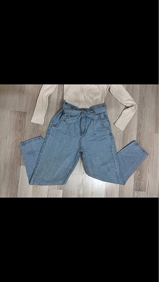 Beli lastikli mom jean