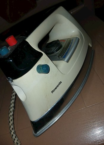 Beyaz klasik ütü Rowenta arızalı - Görsel 5
