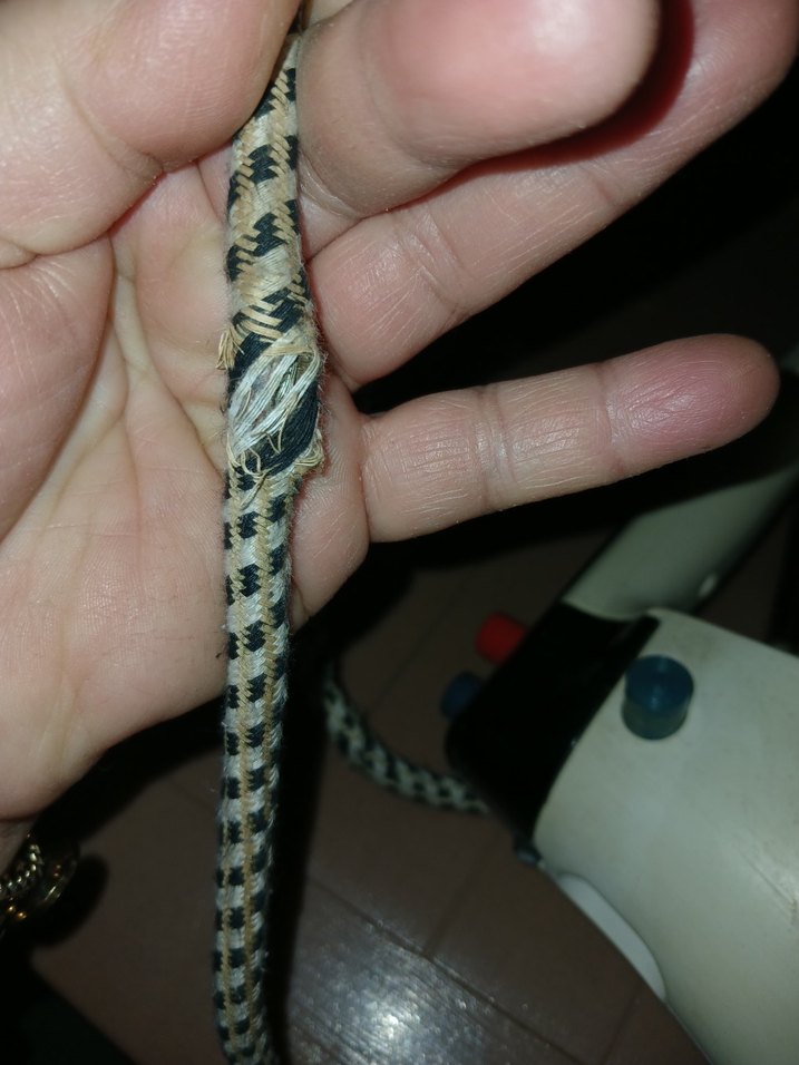 Beyaz klasik ütü Rowenta arızalı - Görsel 3