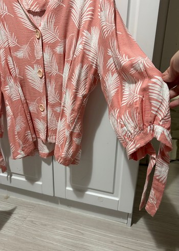 Pembe bel detaylı çiçekli gömlek - Görsel 4