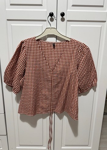 V Yaka Düğmeli Kısa pötikare bluz - Görsel 2