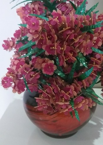 Renkli Pembe çiçek el işçiliği Aranjmanı