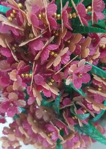 Beden Renkli Pembe çiçek el işçiliği Aranjmanı