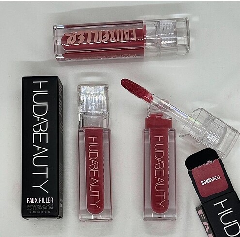 Huda beauty lip gloss